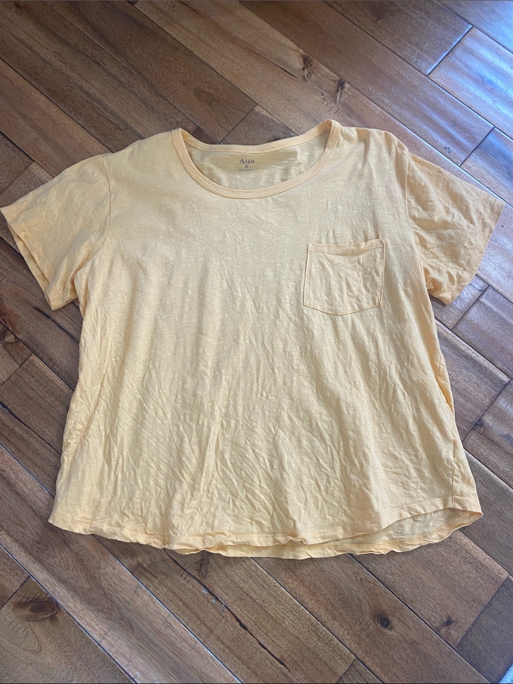 a.n.a Pale  Crewneck Tee